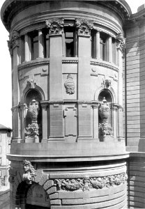 Landesgewerbemuseum Stuttgart, Detail vom Treppenturm, hinterer Kuppelbau, Ecke Kienestraße und Schloßstraße, 1898