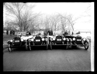 Lanza Motor Co., Greenwich Village Girls LCCN2016851829
