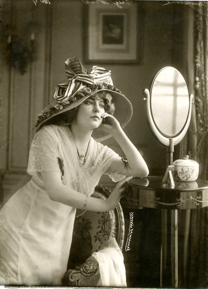Lantelme-by-henri-manuel