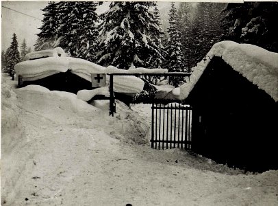 Lanzinger Säge, unweit Wildbad Innichen, mit den Wohlfahrtsanstalten der 21. Gebirgsbrigade. (BildID 15578781)