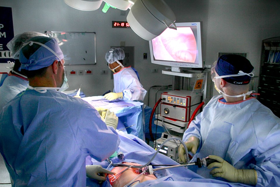 Laparoscopic surgery in Afghanistan 141130-N-JY715-109