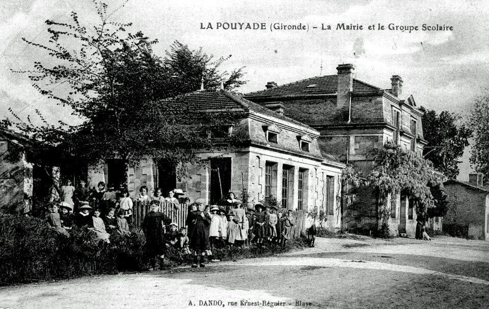 Lapouyade - Mairie et écoles