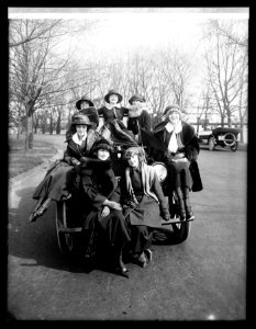 Lanza Motor Co., Greenwich Village Girls LCCN2016851828