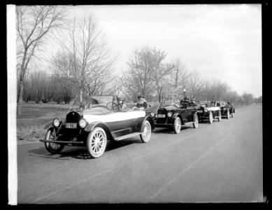 Lanza Motor Co., Greenwich Village Girls LCCN2016851830