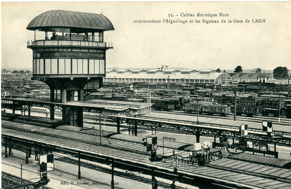 LAON - Cabine électrique Mors, commandant l'aiguillage et les signaux de la Gare de Laon
