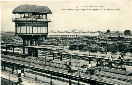 LAON - Cabine électrique Mors, commandant l'aiguillage et les signaux de la Gare de Laon
