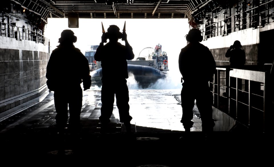 Landing craft air cushion 130313-N-WX580-081
