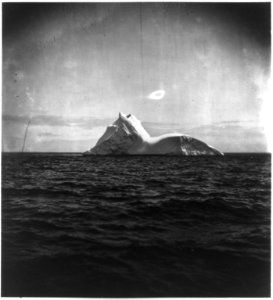 Large iceberg in the Atlantic Ocean, off the coast of Labrador LCCN2012645581