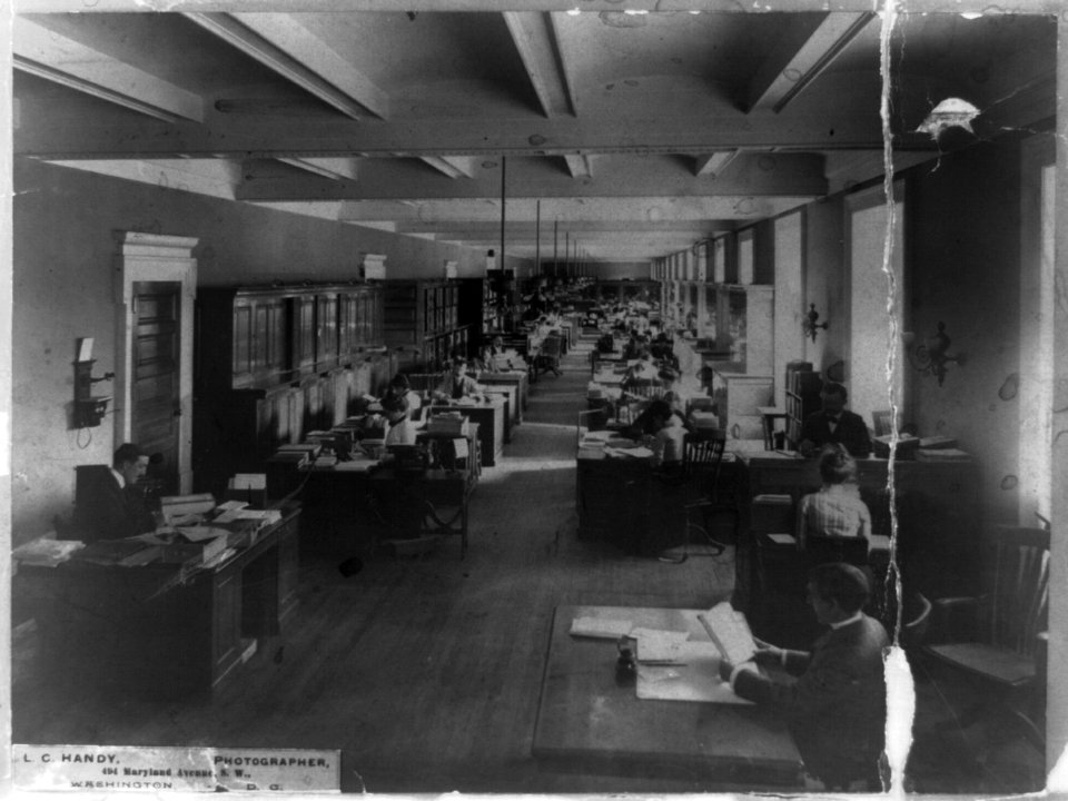 Large unidentified office in the Jefferson Building, Library of Congress LCCN2002717608