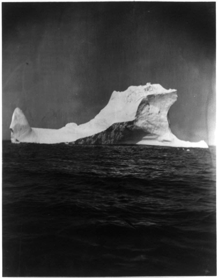 Large iceberg in the Atlantic Ocean, off the coast of Labrador LCCN2012645587
