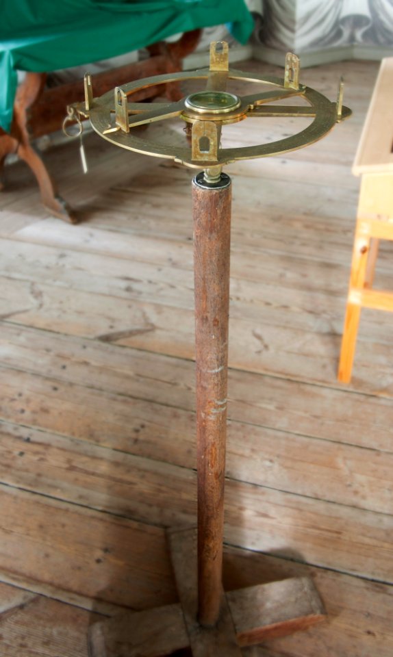 Lantmätarcirkel från 1640 gjord av förgylld mässing - Skoklosters slott - 95171