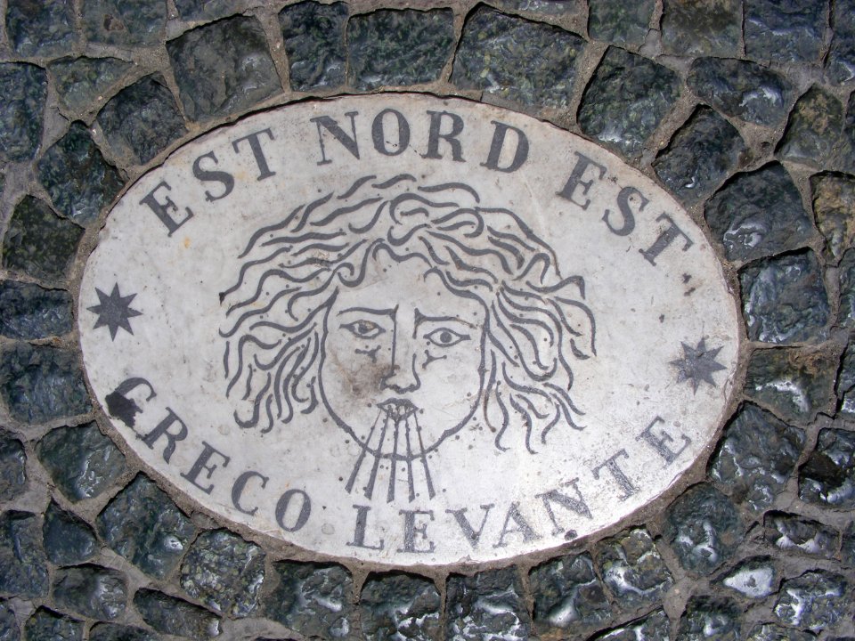 Laque on Saint Peter's Square - Est Nord Est