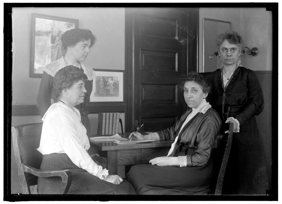 LATHROP, JULIA. HEAD OF CHILDREN'S BUREAU, LABOR DEPT. WITH ASSISTANCE IN CHILDREN'S BUREAU LCCN2016866331