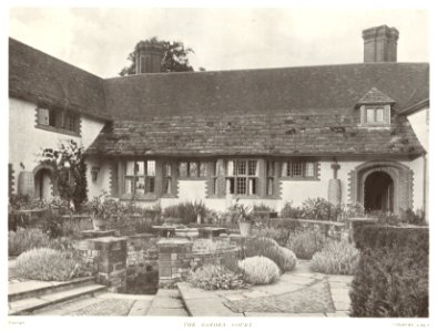 Latham Country Life 1904 Goddards Page 163 The Garden Court