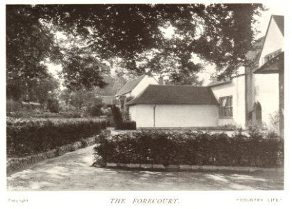 Latham Country Life 1904 Goddards Page 168 The Forecourt