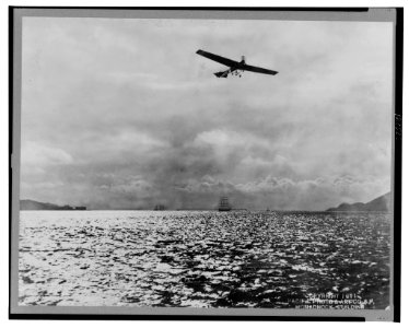 Latham flying over the Golden Gate LCCN2001696890