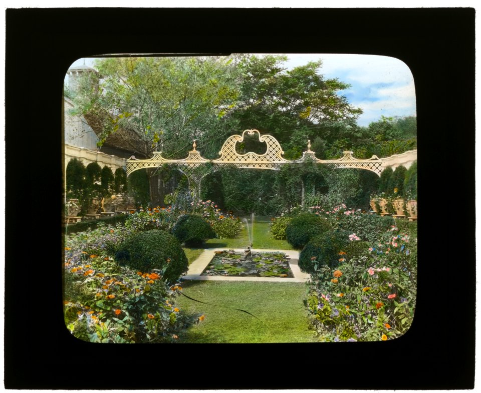 Lathrop Colgate house, Bedford Village, New York. View to garden trellis LCCN2007686347