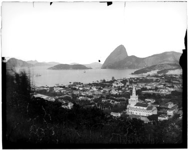 Largo do Machado, Igreja Nossa Senhora da Glória e ao fundo o Pão de Açúcar