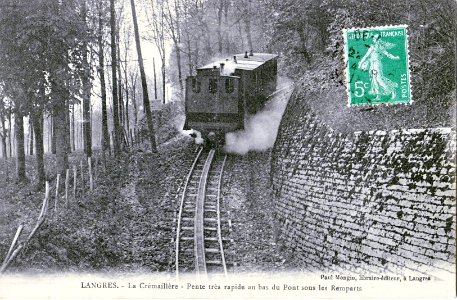 LANGRES - La crémaillère - Pont sous les remparts