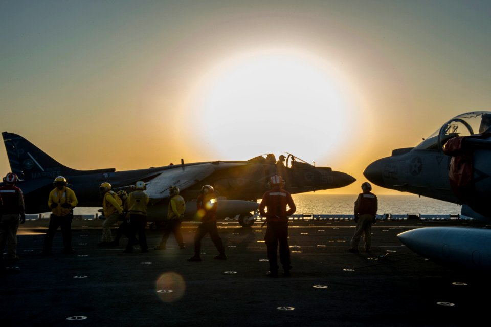 Launch from USS Makin Island 140922-N-KL846-030