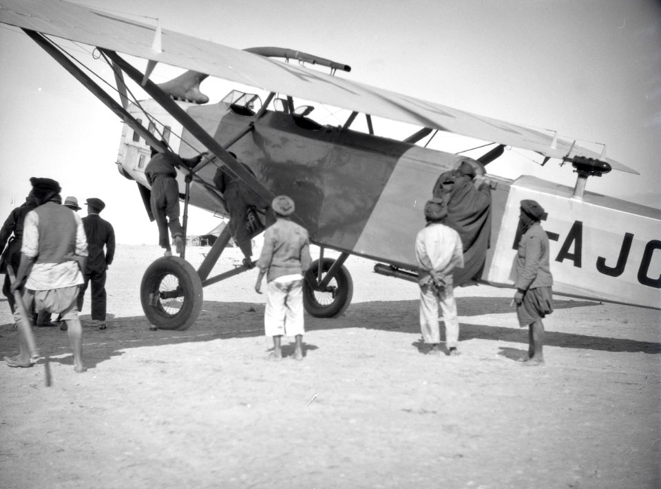 Latécoère 26 ETH-BIB-Gruppe Männer bei französischem Flugzeug am Kap Juby-Tschadseeflug 1930-31-LBS MH02-08-1088