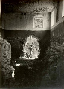 Laufgraben durch ein Haus in KORITNICA. Aufgenommen am 25. Juli 1916. (BildID 15478416)