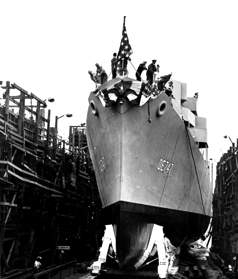 Launch of USS Bright (DE-747) at Western Pipe and Steel Company, Los Angeles, California (USA), 26 September 1943 (80-G-202291)