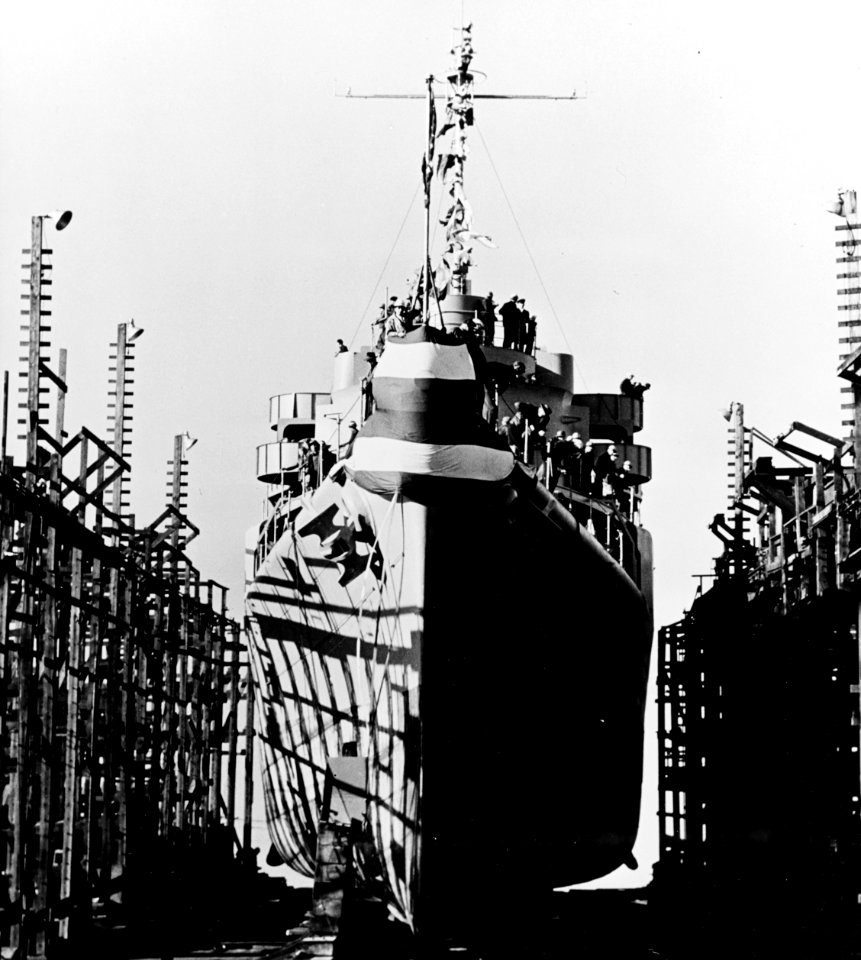 Launch of USS Floyds Bay (AVP-40) at Lake Washington Shipyard, Houghton, Washington (USA), on 28 January 1945 (19-N-84927)