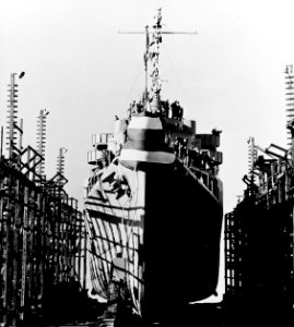 Launch of USS Floyds Bay (AVP-40) at Lake Washington Shipyard, Houghton, Washington (USA), on 28 January 1945 (19-N-84927)