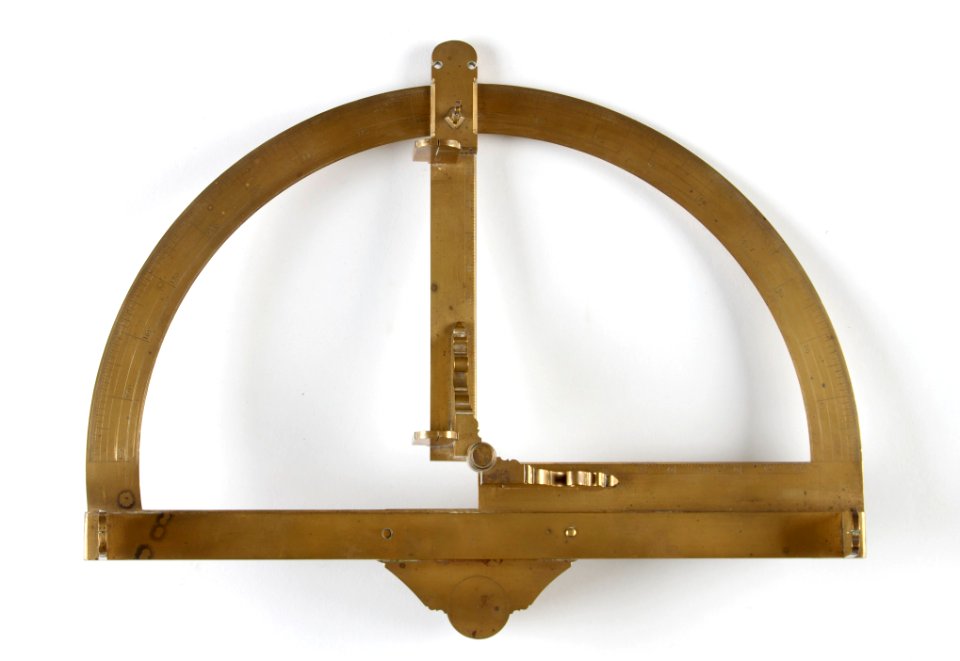 Lantmätarhalvcirkel av förgylld mässing för horisontell och vertikal vinkelmätning,1600-1675 - Skoklosters slott - 92880