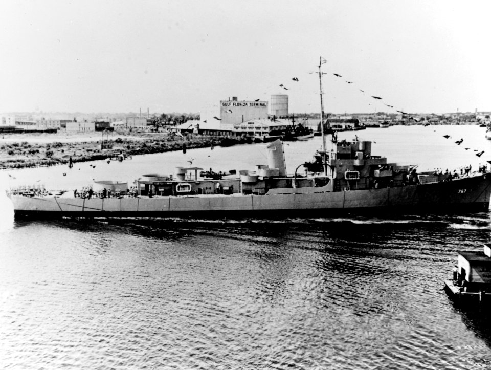 Launch of USS Oswald (DE-767) at Tampa Shipbuilding, Florida (USA), on 25 April 1944 (NH 81351)