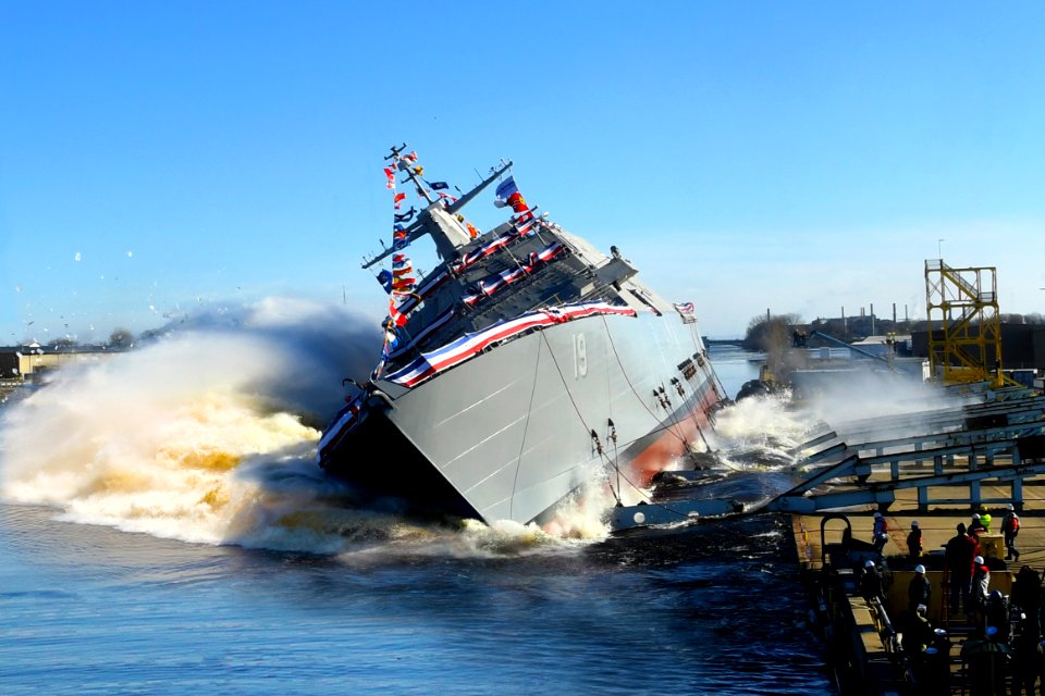 Launch of USS St. Louis at Marinette Marine, Wisconsin (USA), on 15 December 2018 (181215-N-N0101-198)