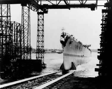 Launch of USS Topeka (CL-67) at the Fore River Shipyard, Quincy, Massachusetts (USA), on 19 August 1944 (NH 42047)