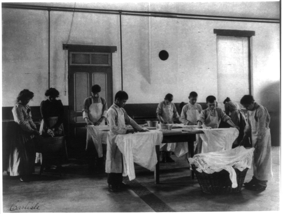 Laundry class, Carlisle Indian School, Carlisle, Pennsylvania LCCN98503026