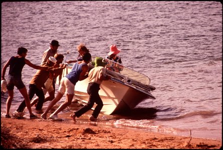 Launching at Lake Powell (4265756515)