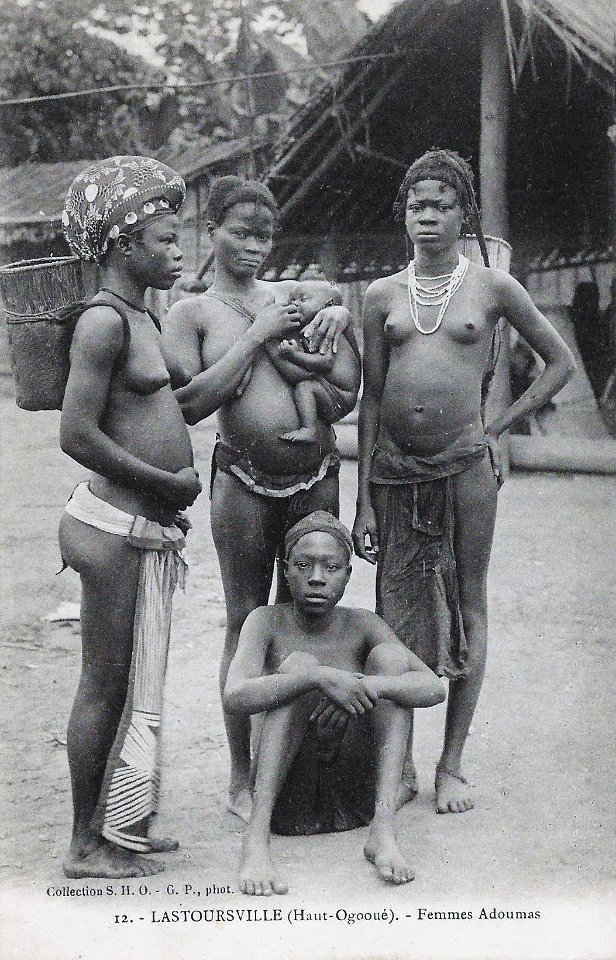 Lastoursville (Haut Ogooué)-Femmes Adouma