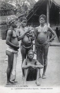Lastoursville (Haut Ogooué)-Femmes Adouma