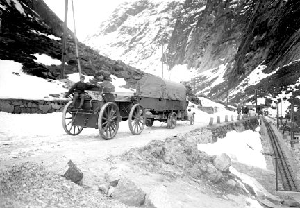 Lastwagen auf der Rückfahrt auf der Gotthardstrasse - CH-BAR - 3241111