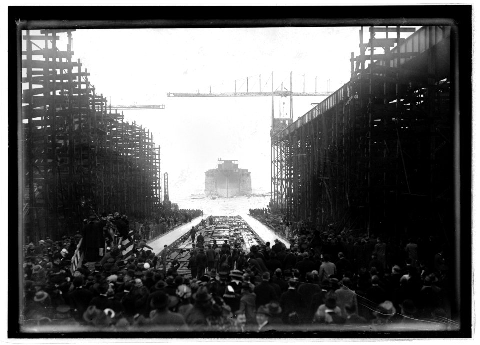 Launching the Mississippi, Newport News, Va. Jan. 25, 1917 LCCN2016851119