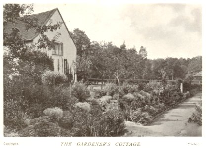 Latham Country Life 1904 Goddards Page 164 The Gardener's Cottage