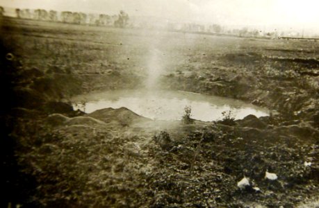 Large shell crater left by shell explosion in France, WWI (32140101002)