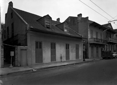 Latour and Laclottes Atelier