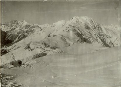 Laufgräben auf den Köderköpfen, links Mooskofl, rechts Polinik, Köderhöhe. (BildID 15464067)