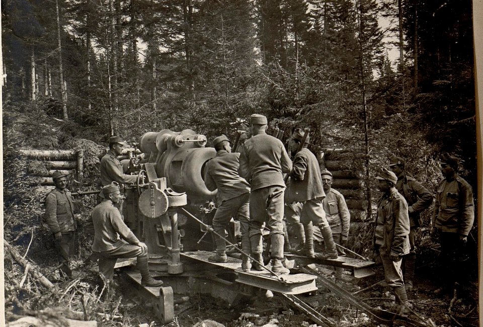 Lavaroneplateau. 30.5 cm Mörser beim Laden. (BildID 15637359)