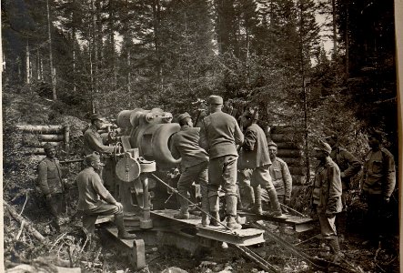 Lavaroneplateau. 30.5 cm Mörser beim Laden. (BildID 15637359)
