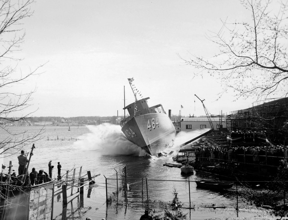 Launch of Dutch minesweeper Onvermoeid (M887) at Peterson Builders 1953
