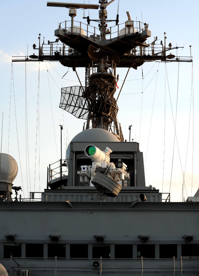 Laser Weapon System aboard USS Ponce (AFSB(I)-15) in November 2014 (04)