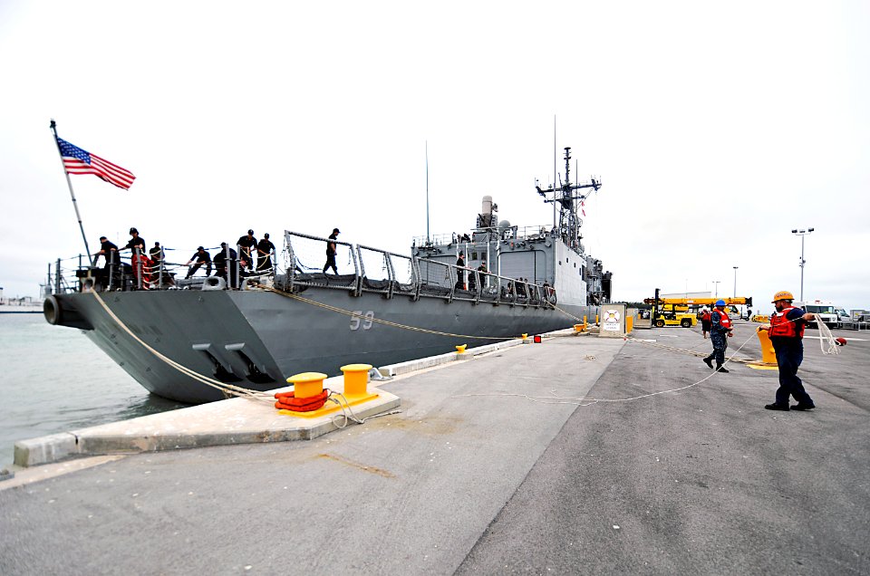 Last frigate deployment 150114-N-YB753-013