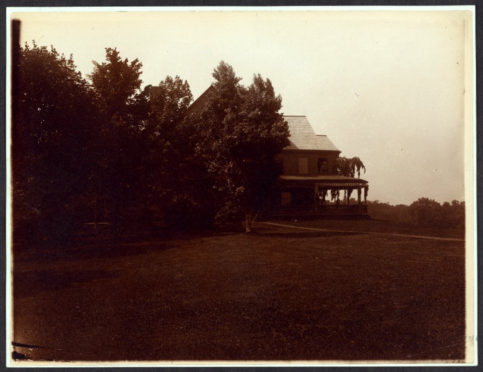 Lawn, Sagamore Hill LCCN2009633599
