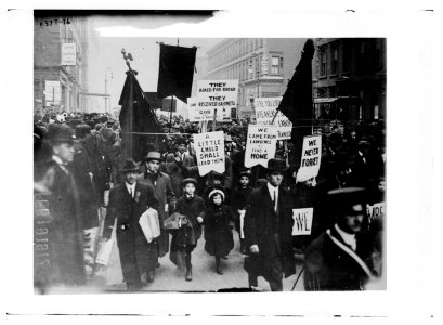 Lawrence, Mass strikers parading in N.Y.C. 1911 LCCN2014690225